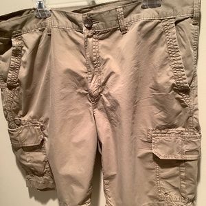 Men’s Urban Outfitter khaki cargo shorts